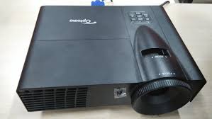 Cara sewa proyektor untuk event korporat