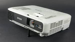 Rental proyektor untuk kegiatan pendidikan