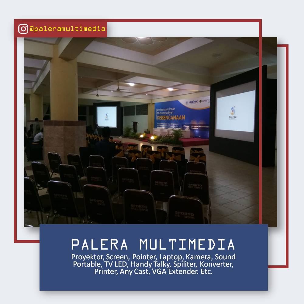 Sewa Proyektor Jogja untuk Acara Wisuda dan Perayaan Kelulusan Proyektor menampilkan nama-nama wisudawan dan momen penting dalam acara wisuda di Jogja